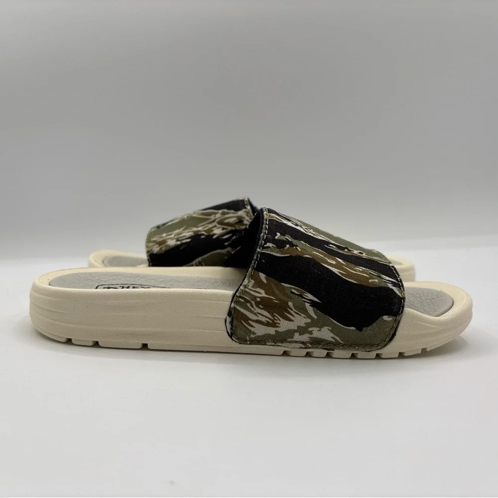 Hey Dude Boys Phoenix Youth Camo Tiger Stripe Size K11 Slides/Sandals